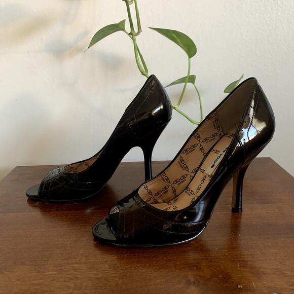 Jones New York Dark Chocolate Brown Patent Leather Peep Toe Pump Size 5 NWT - Picture 10 of 11